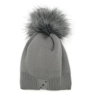 Дамска зимна шапка в сиво с помпон плетена