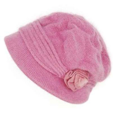 Зимна дамска шапка в розов цвят с козирка