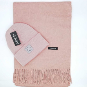 Дамска шапка и шал-комплект в розов цвят